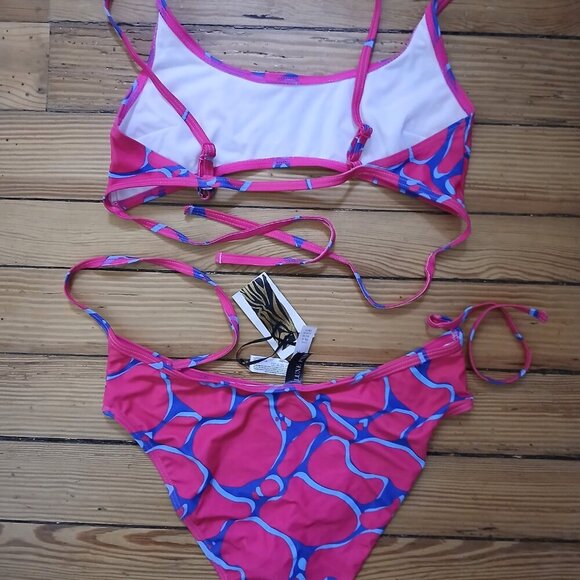 Luxe Palm by Asos Swimsuit/kini with Cut Out in Hot Pink & Blues Print NWT Sz 6 - Picture 4 of 6